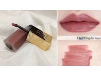 2.ysl 時尚印記絲絨唇露（＃23純裸主義）這款唇膏更偏土一點，但是看起來也更襯膚色且顯氣質，非常適合擦出門見長輩