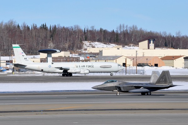 ▲▼24架F-22進行「大象漫步」。（圖／翻攝自3rd Wing臉書）