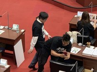 ▲韓國瑜議會質詢。（圖／記者吳奕靖攝）