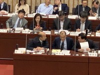 ▲韓國瑜議會質詢。（圖／記者吳奕靖攝）