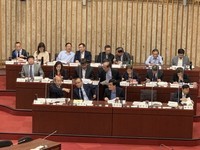 ▲韓國瑜議會質詢。（圖／記者吳奕靖攝）