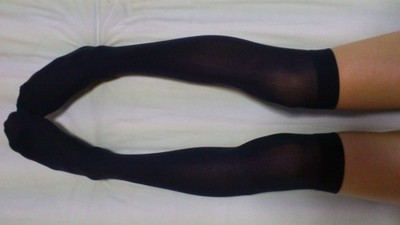 試穿一下膝上襪…鄉民見美腿就暴動啦