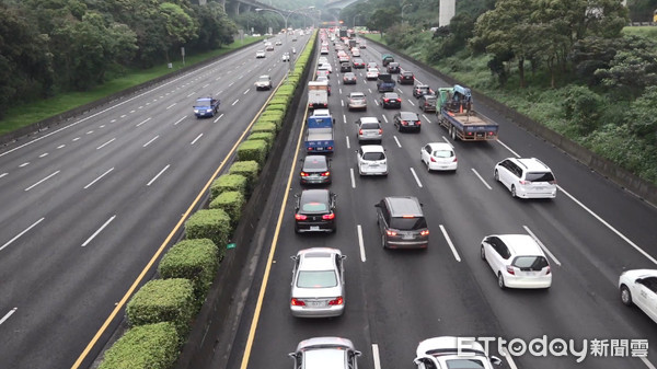 ▲▼清明連假國道返鄉車潮。（圖／記者陳家豪攝）