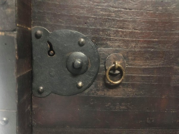 ▲▼  博物館等級超罕見「木製保險箱」　超過150年、有提把可帶走（圖／梁志忠提供）