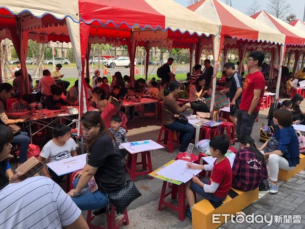 ▲▼ 嘉楠風華酒店封街寫生趴,第一名可獲免費住宿。(圖/記者翁伊森翻攝,下同)