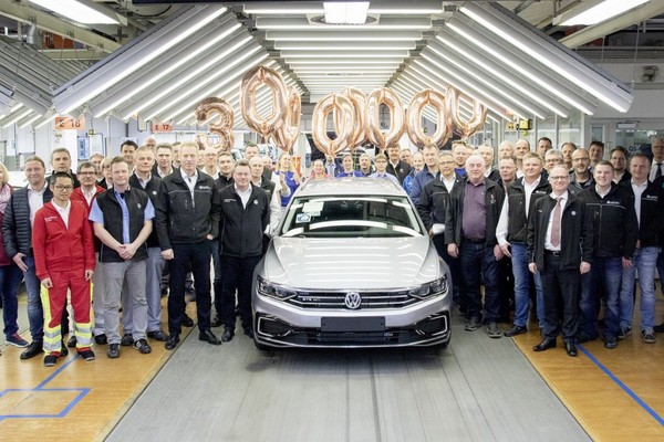 福斯Passat第3,000萬輛新車下線　榮登原廠三大最暢銷市售車款之一（圖／翻攝自福斯）