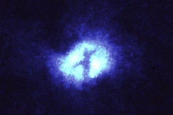 ▲哈伯望遠鏡發現星系當中有十字架！（圖／翻攝自網路)