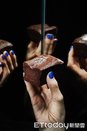 ▲台北晶華酒店引進日本自由之丘Chocolaphil的古典巧克力蛋糕，搶攻母親節商機。（圖／晶華提供）