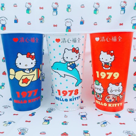 ▲清心聯名Hello Kitty獨家推出9款經典年份杯 。 （圖／翻攝自臉書／清心福全三重五華店）