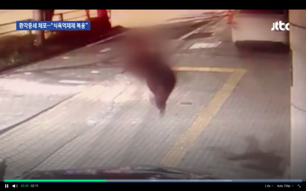 ▲▼韓男星被爆吸毒現幻覺，在街上詭異打拳、飛踢。（圖／翻攝自JTBC） 