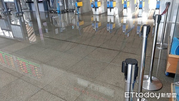 ▲▼花蓮地震,花蓮車站大廳淹水。(圖/記者王兆麟攝)