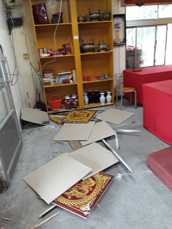 ▲▼花蓮壽豐鄉山邊龍岩土地公廟地震災情。(圖/記者蕭可正翻攝)