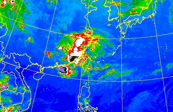 ▲▼「超大型雷雨胞」靠近中！全台間歇大雨下4天　鄭明典：雷陣雨即將開始。（圖／中央氣象局）