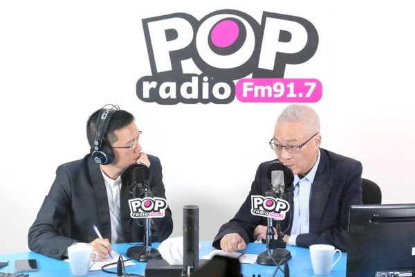 ▲國民黨主席吳敦義19日上午接受廣播節目專訪。（圖／POP radio提供）