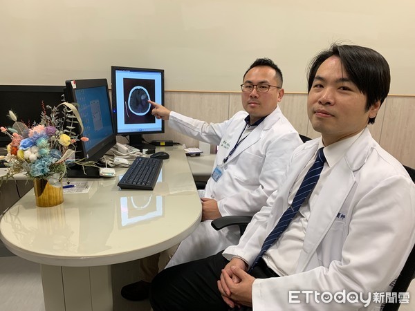 ▲▼補充(右)神經外科江忠穎醫師(左)精神科醫師周伯翰醫師。(圖/中國醫藥大學新竹附設醫院提供)