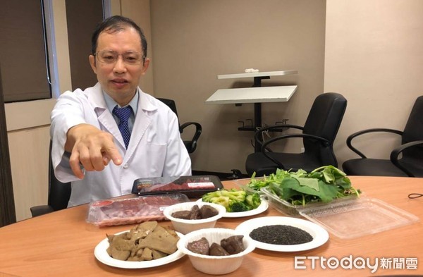 ▲頭暈心悸...女高生成績直直落 媽驚見「3處變白」急求醫。(圖/書田診所提供)