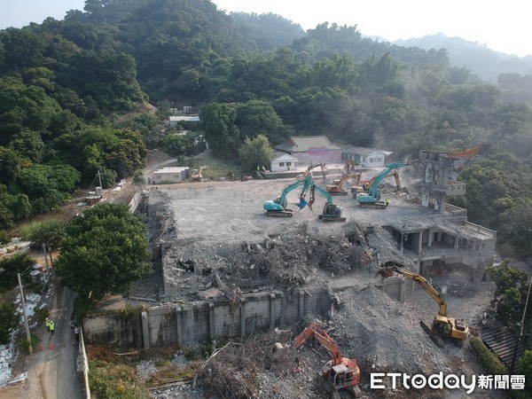 ▲大違建碧雲禪寺拆除被法拍，尼師釋懷宗以1612萬買回，自救會下一步將向建商魏明仁追討上億元不當款項。（圖／記者唐詠絮翻攝）