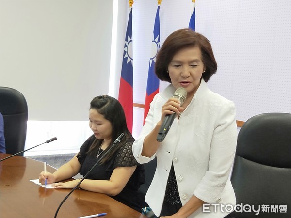 ▲▼宜蘭縣長林姿妙23日向鄉親報告「貨出6億、人進2萬」的宜蘭大陸團戰功。(圖/記者游芳男攝,下同)