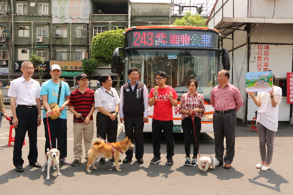 ▲▼響應狗狗路跑活動，新北市公車增開「寵物公車」。（圖／新北市交通局提供）