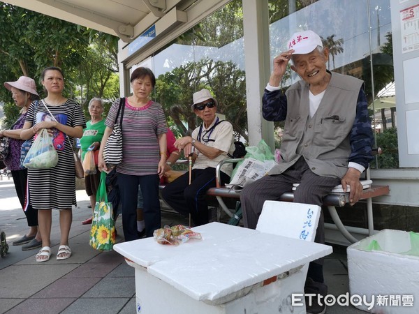 ▲▼   饅頭爺爺          。（圖／記者黃彥傑攝）