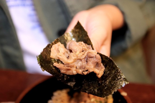 ▲台中日式丼飯餐廳　還有巨無霸雞腿排。（圖／規小孫提供）