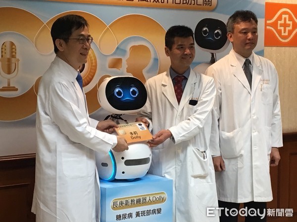 ▲糖尿病衛教機器進駐長庚眼科。(圖/記者嚴云岑攝)