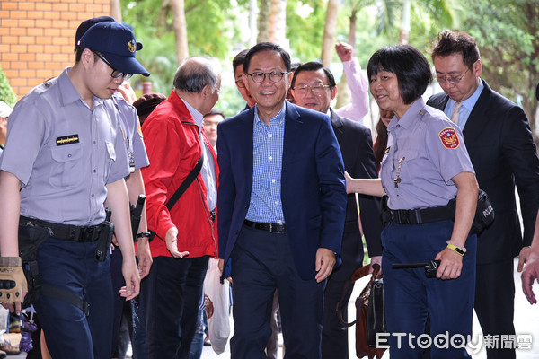 ▲台北市長選舉無效之訴宣判，丁守中進入地方法院。（圖／記者林敬旻攝）