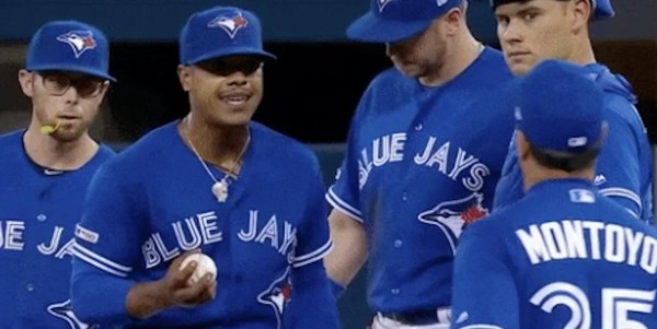 ▲藍鳥先發史卓曼不爽被換下場 。(圖/翻攝自@theScore推特)