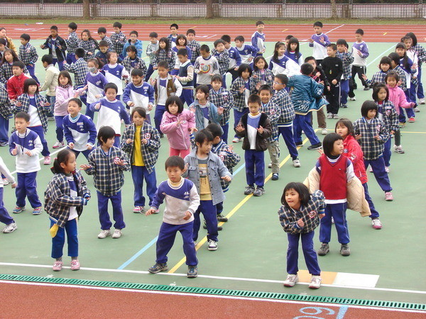 ▲台灣小孩身高不如日本人，桃園市議員舒翠玲提高人一等計劃。