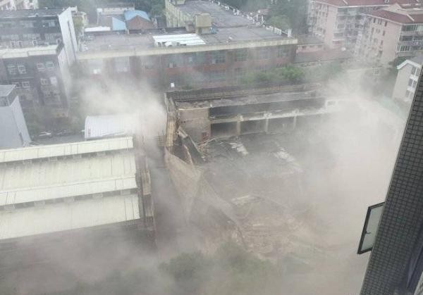 ▲▼改建廠房崩塌！上海逾20工人慘遭活埋。（圖／翻攝自澎湃新聞）
