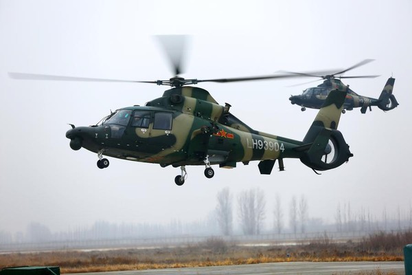 ▲解放軍直升機在新疆進行訓練。（圖／翻攝自中國青年網）