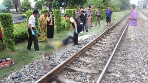 男子遭火車撞飛身首異處。（圖／翻攝自ข่าวสด） 