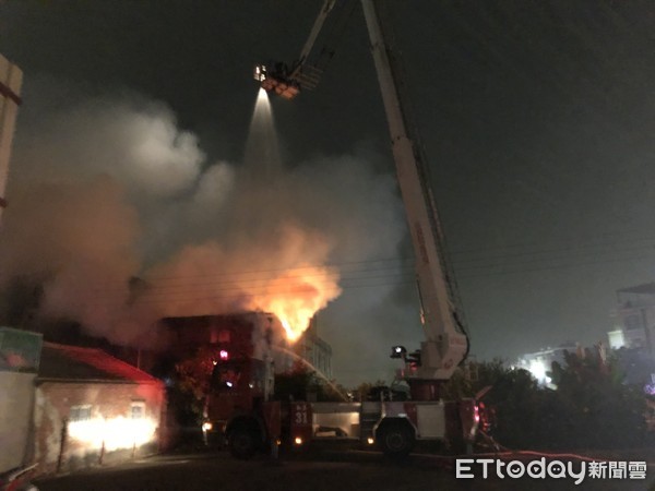 ▲彰化和美水龍頭工廠發生火警。(圖/記者唐詠絮翻攝)