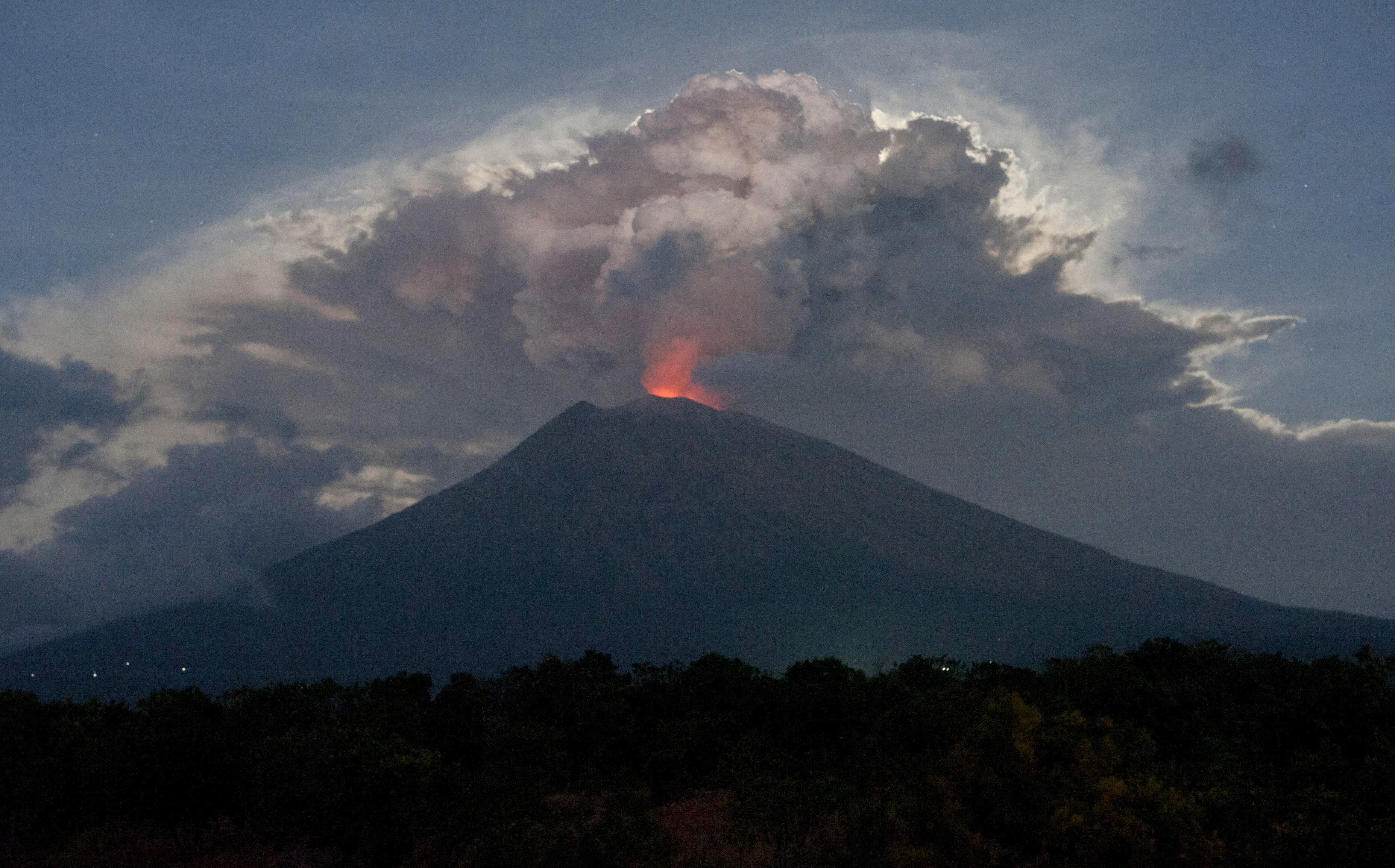 ▲▼印尼峇里島阿貢火山噴發，2018年7月。（圖／達志影像／美聯社）