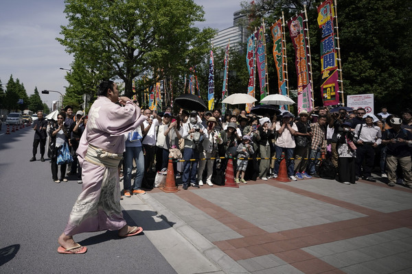 ▲川普抵達日本觀看相撲。（圖／達志影像／美聯社）