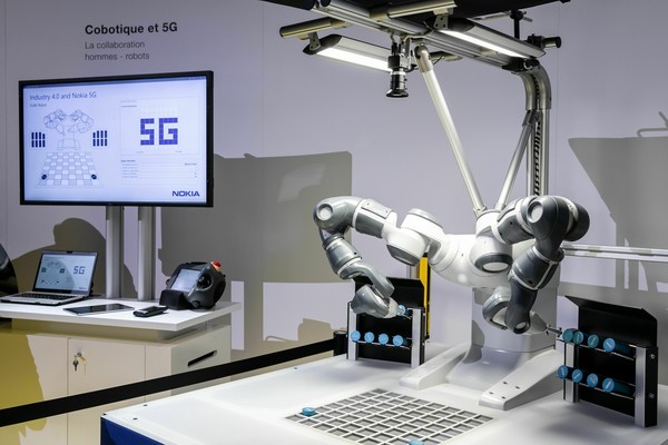 ▲▼2019年4月18日，法國Orange Business Summit上展示的5G機器人技術。（圖／達志影像／美聯社）