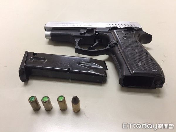 ▲屏東警分局逮獲持改造手槍搶榔攤的吳姓男子。 。(圖/記者陳崑福翻攝)
