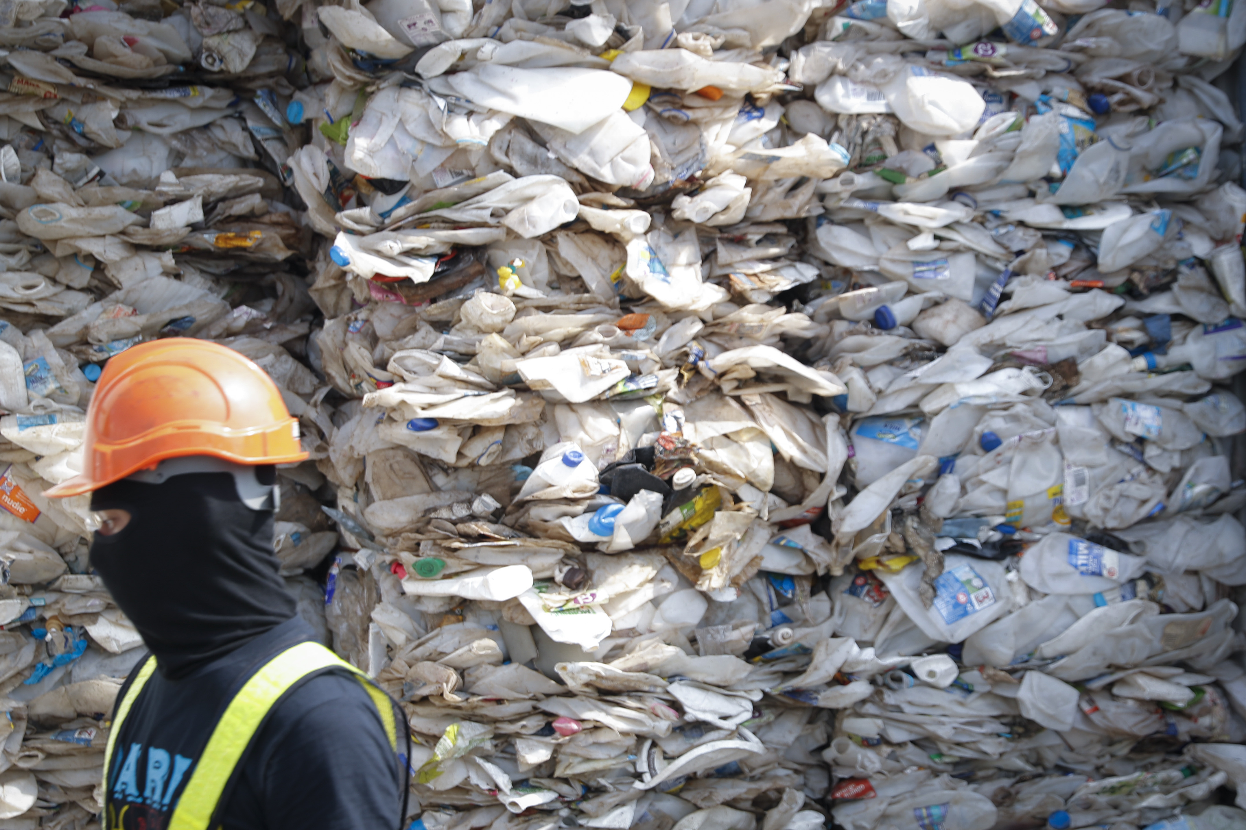 ▲▼馬來西亞決定把塑膠垃圾送回來源國，拒絕再當「世界垃圾場」。（圖／達志影像／美聯社）