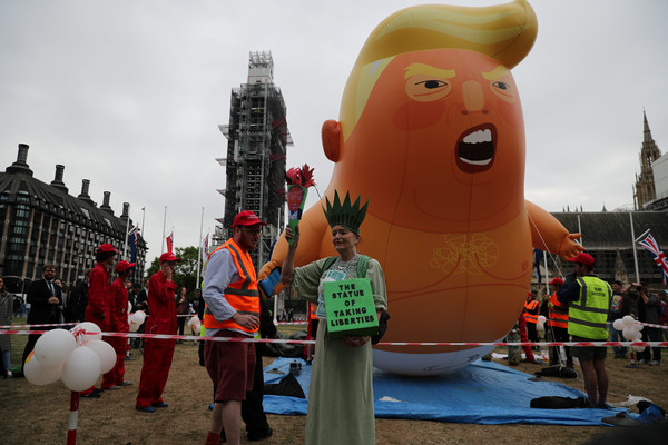 ▲▼  美國總統川普赴英進行國是訪問，川普寶寶氣球在倫敦市長的核准下升空 。（圖／路透）