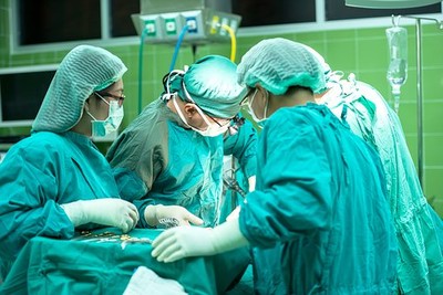 烏干達小販頭部開刀「左腹竟有傷口」懷疑醫院偷摘腎　報告出爐：天生只有一顆