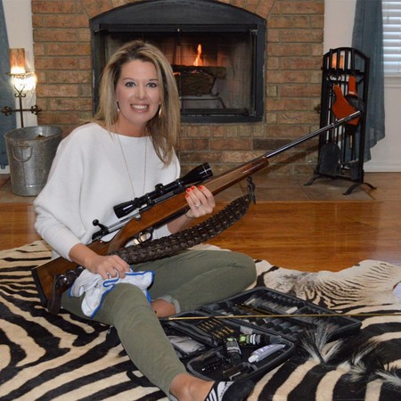 ▲▼ 美國女子塔莉（Tess Thompson Talley）2017年在南非獵殺一隻黑色長頸鹿，消息在去年傳出後引發許多人的不滿，接連收到死亡威脅。（圖／翻攝自臉書@Tess Talley）
