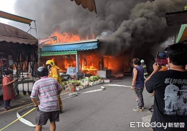 ▲南投縣埔里鎮第3市場9日下午1時許發生大火。(圖/立委馬文君服務處提供)