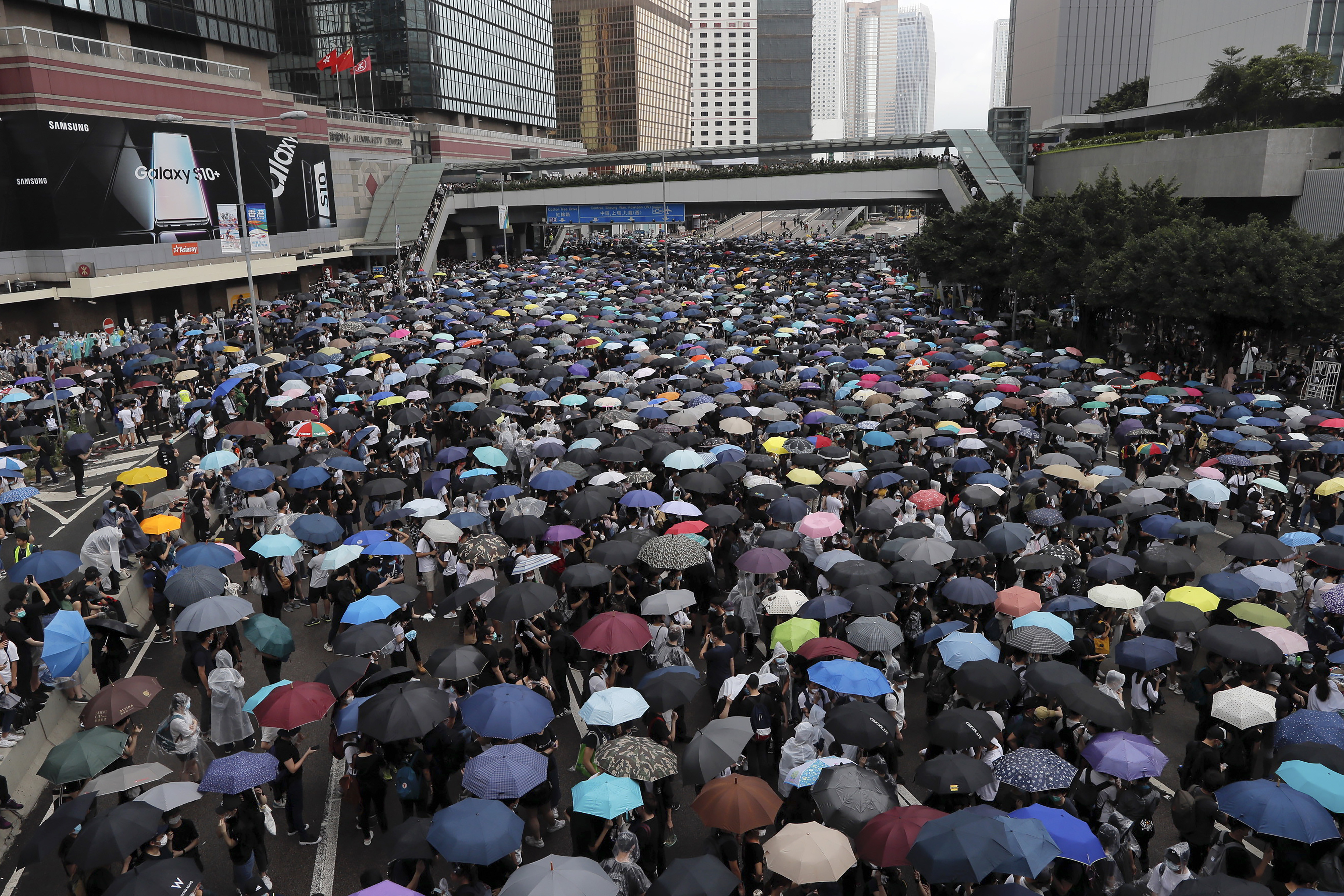 ▲許多香港民眾聚集反對逃犯條例。（圖／達志影像／美聯社）