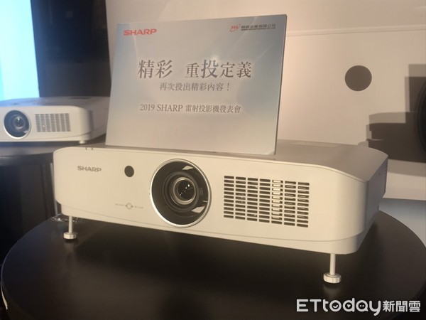▲夏普「雷射投影機」台灣首發　全球獨家3LCD全封閉式結構。（圖／記者姚惠茹攝）