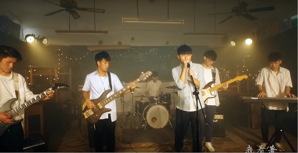 新竹高中畢業歌《沙漏》MV。(圖／翻攝Youtube)