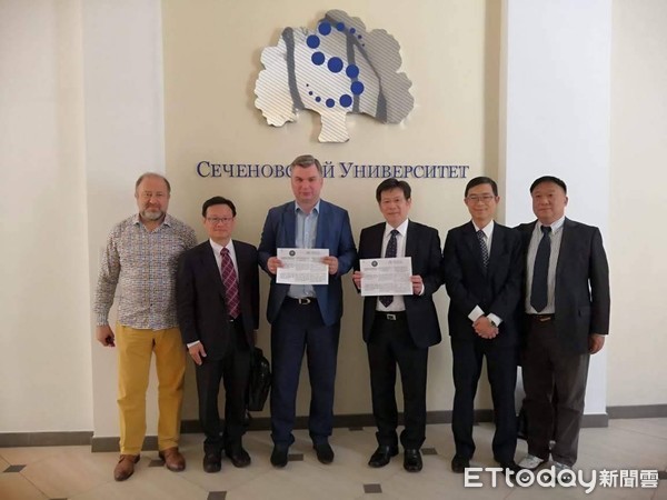 ▲三軍總醫院與莫斯科第一醫科大學、國立人民友誼大學簽訂醫療交流合作備忘錄。(圖/三總提供)