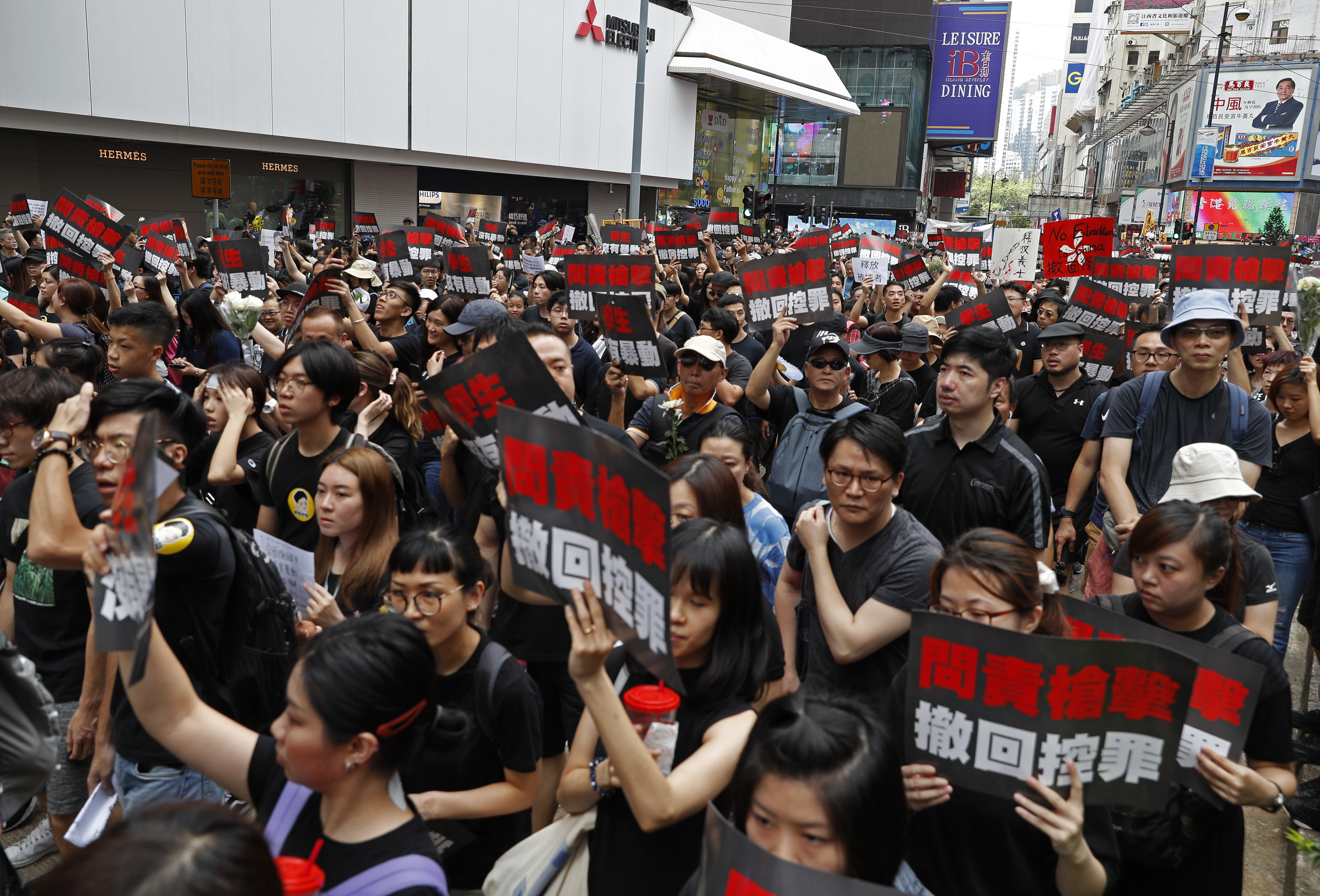 ▲不滿《逃犯條例》暫緩修訂而非撤回，香港民陣16日發動遊行。（圖／美聯社）