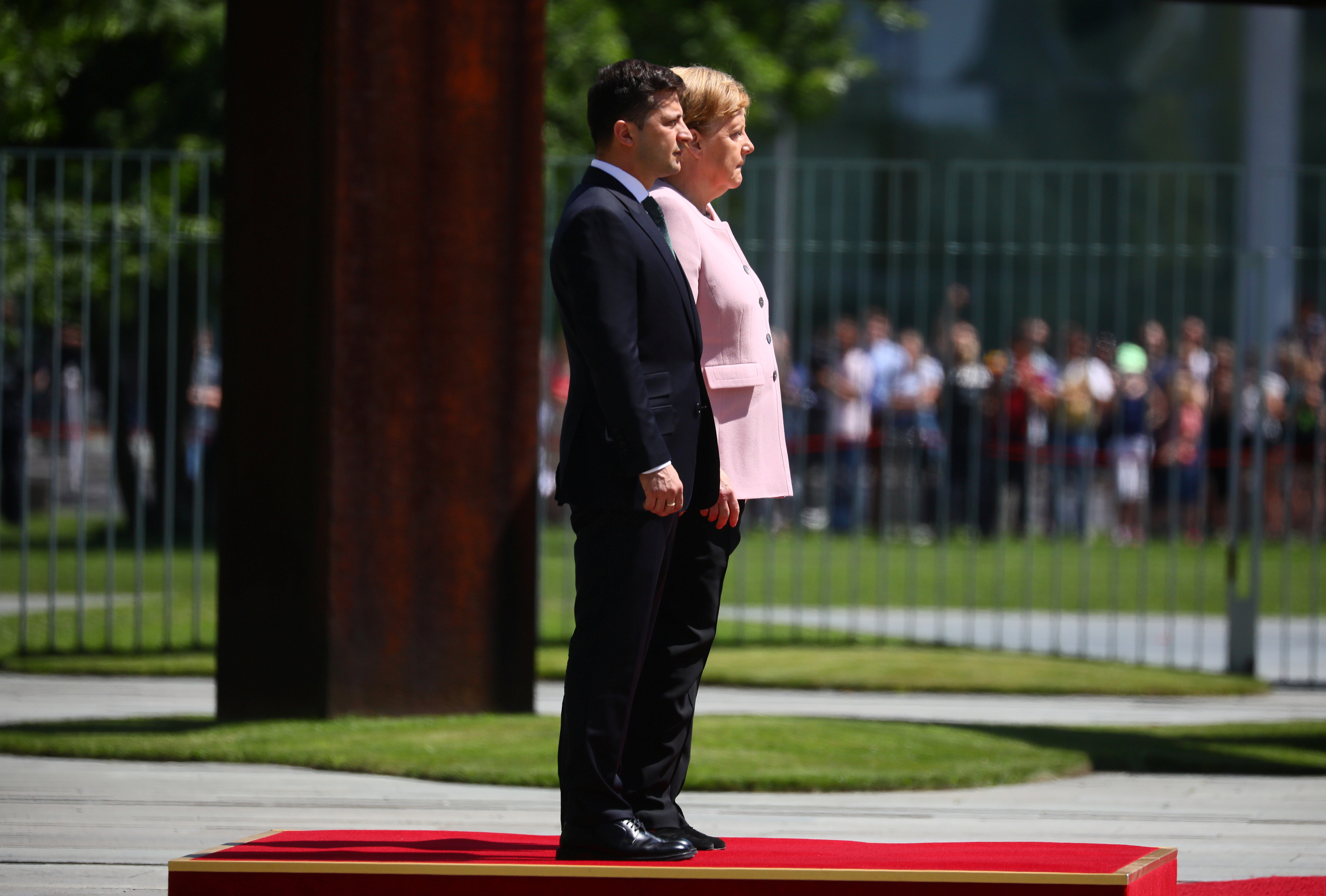 ▲德國總理梅克爾（Angela Merkel）18日中午在德國柏林與烏克蘭總統澤倫斯基（Volodymyr Zelensky）見面。（圖／路透社）