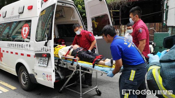 ▲▼ 北市天祥路小客車壓倒行人。（圖／記者黃彥傑攝）