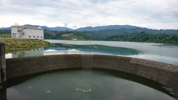 ▲雲林湖山水庫首次滿庫溢流。（圖／中區水資源局提供）